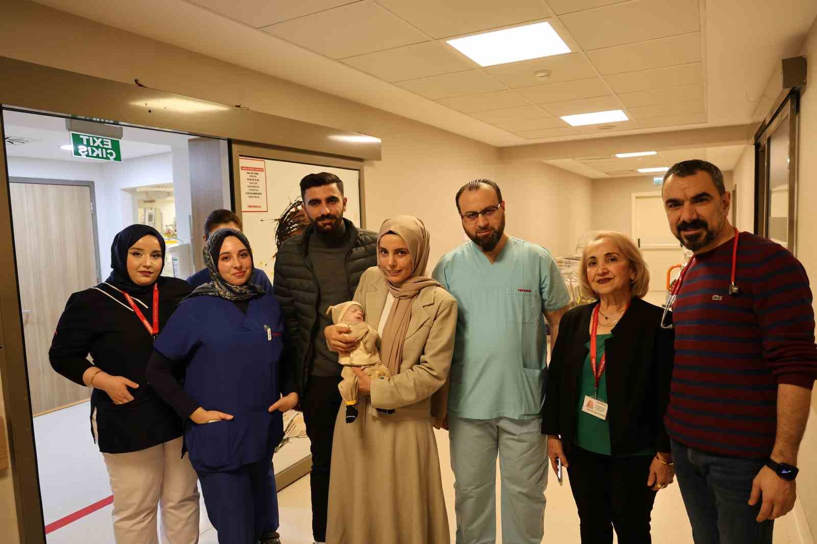 mide ve bagirsaklari karninin disinda dogan 44 gunluk bebek iki ameliyat gecirdi 3 lm6kEDpX