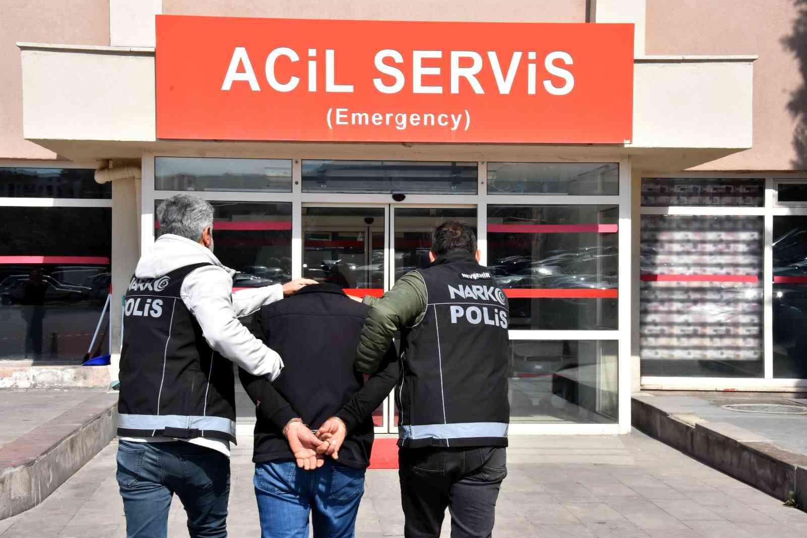 midelerinde uyusturucu sevkiyati yapan 2 torbaci tutuklandi 4 nmBPIkr6