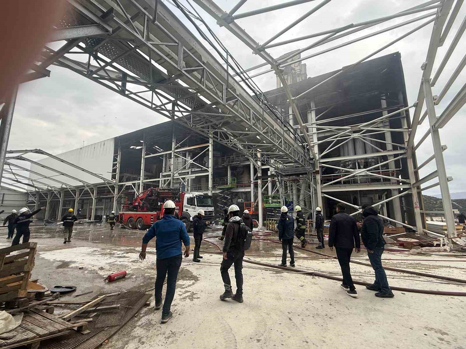 milasta fabrika insaatindaki yangin kontrol altina alindi 4 PrMvurB9
