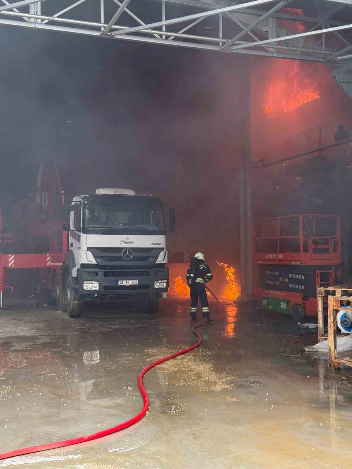 milasta fabrika insaatindaki yangin kontrol altina alindi 6 UeKtBAKy