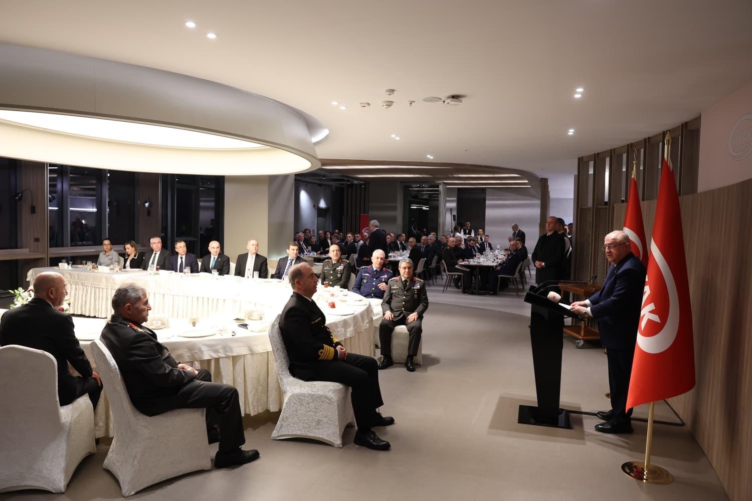 mill savunma bakani guler iftarda oyak ust yonetimiyle bir araya geldi 2 hGXmdsG7