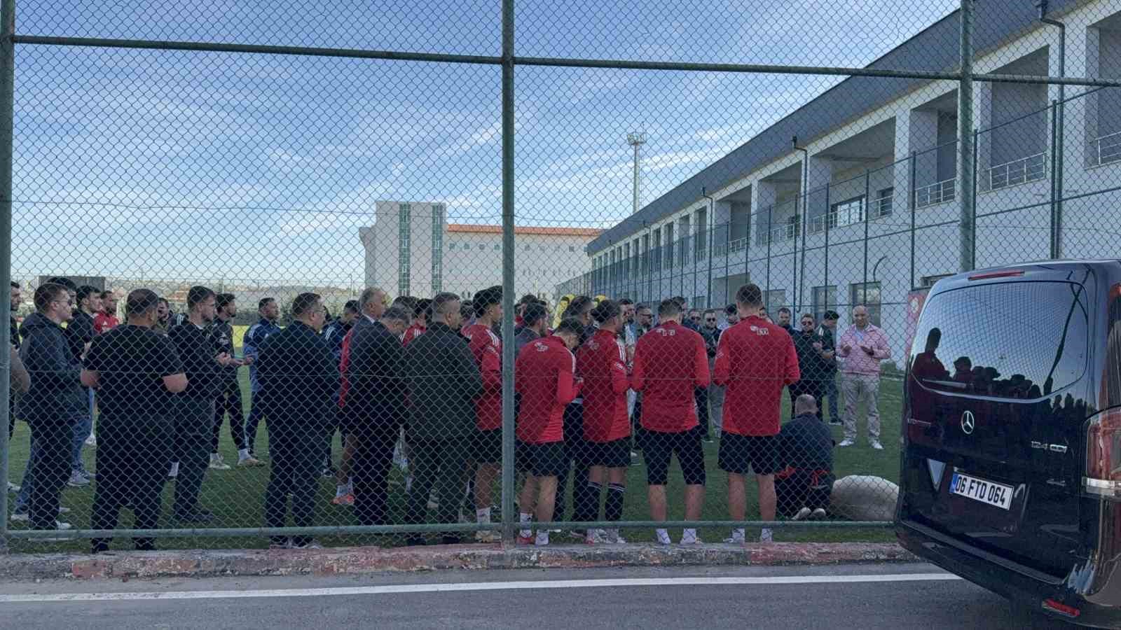 Milletvekili Hatipoğlu’ndan Eskişehirspor’a 5 milyon TL’lik destek 9 milletvekili hatipoglundan eskisehirspora 5 milyon tllik destek 5 WLgSwIqu