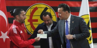 milletvekili-hatipoglundan-eskisehirspora-5-milyon-tllik-destek-VDhcNGak.jpg