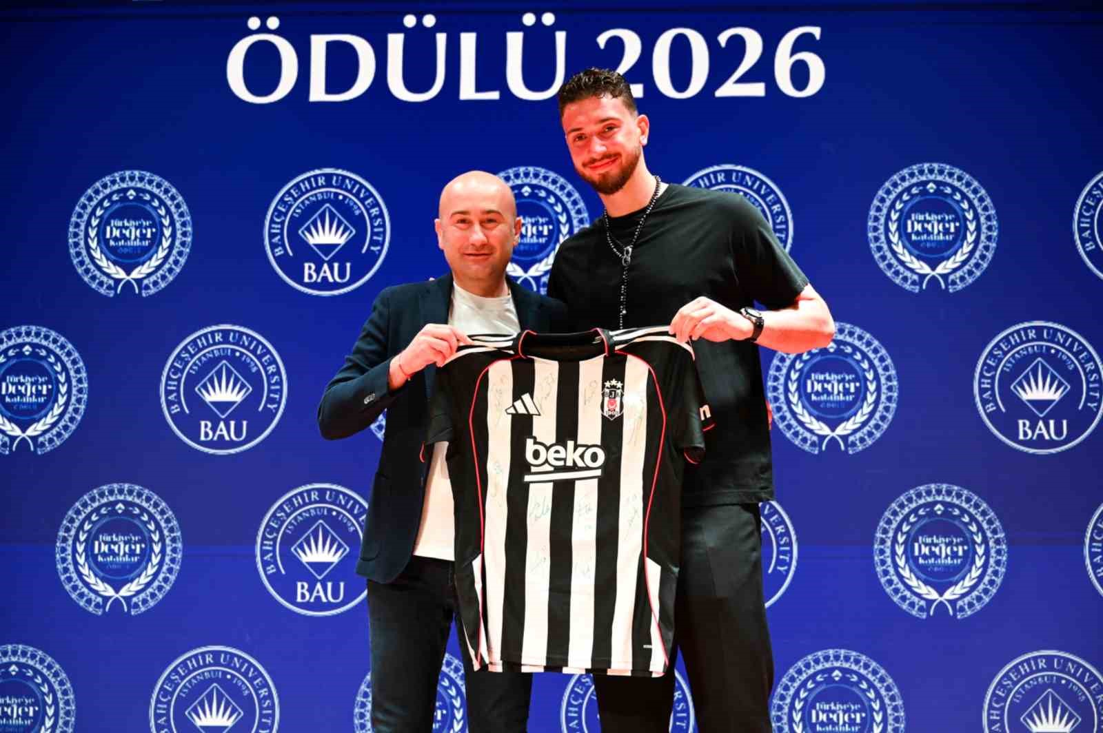 milli basketbolcu alperen sengune turkiyeye deger katanlar odulu 0 PtH8WCam