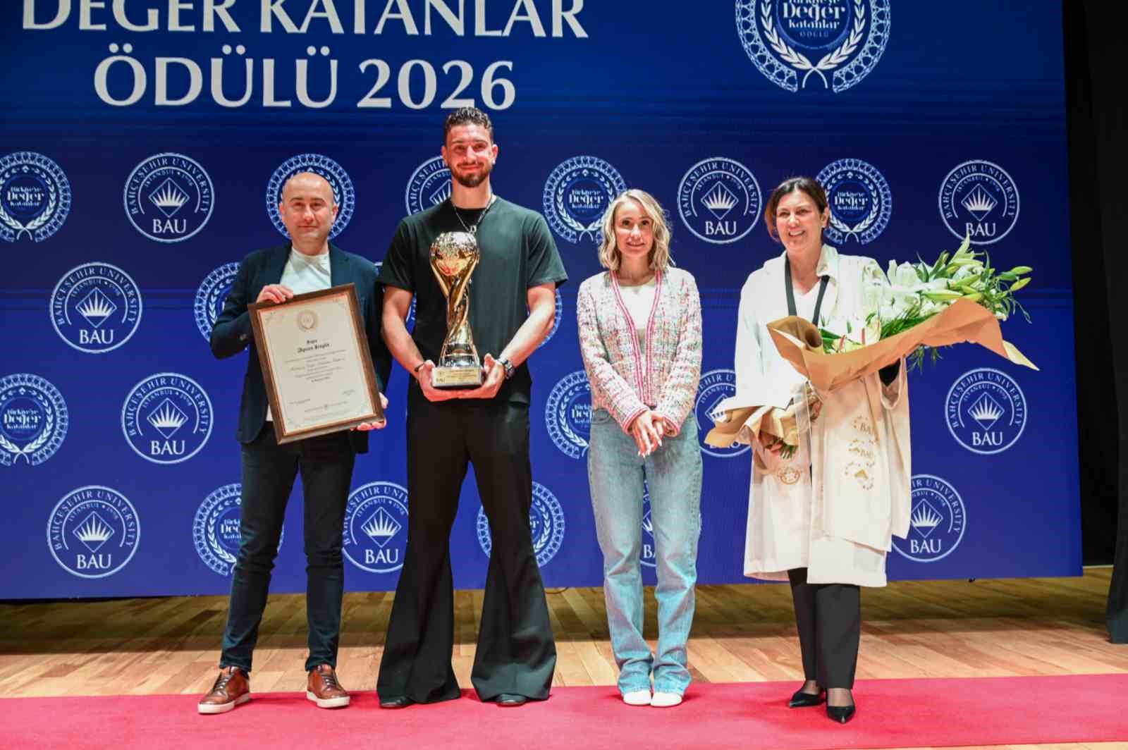 milli basketbolcu alperen sengune turkiyeye deger katanlar odulu 1
