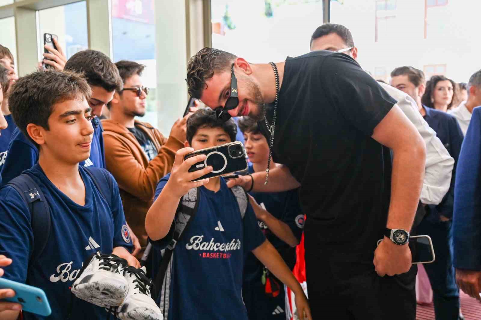 milli basketbolcu alperen sengune turkiyeye deger katanlar odulu 4 VuSSpwIE