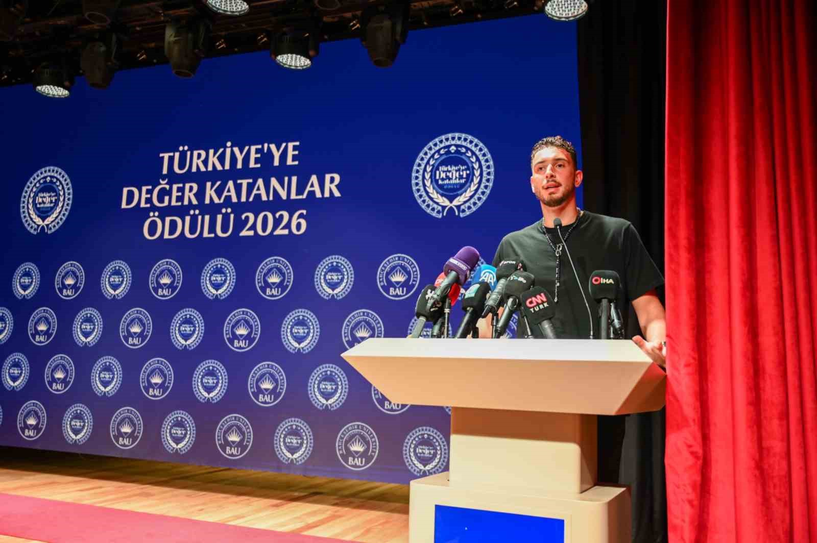 milli basketbolcu alperen sengune turkiyeye deger katanlar odulu 6