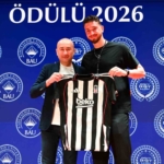 milli-basketbolcu-alperen-sengune-turkiyeye-deger-katanlar-odulu-PV4XANgk.jpg