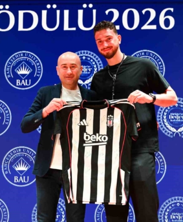 milli-basketbolcu-alperen-sengune-turkiyeye-deger-katanlar-odulu-PV4XANgk.jpg