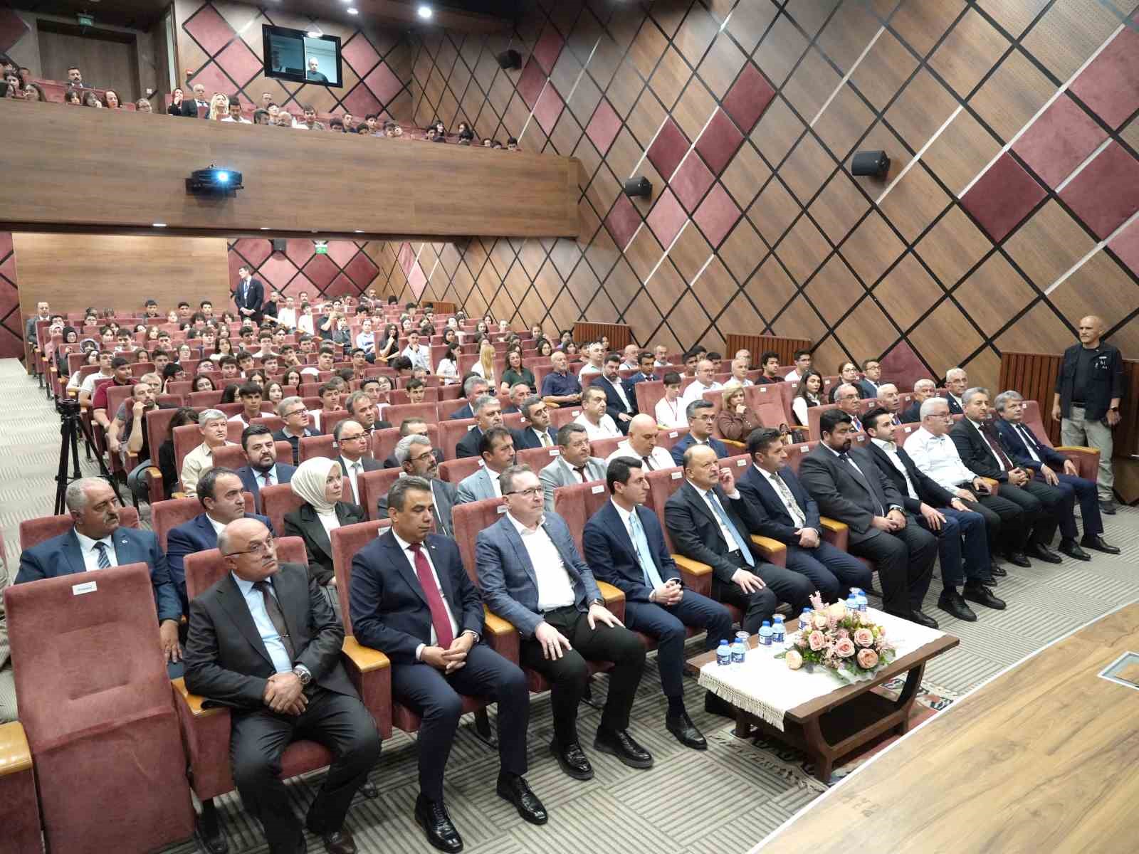 milli egitim bakan yardimcisi macit dunyada her sinifinda internet bulunan her sinifinda akilli tahta 531iC7gp