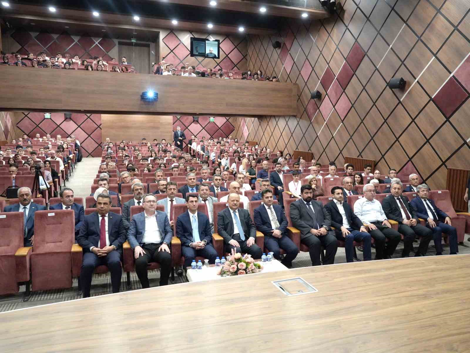 milli egitim bakan yardimcisi macit dunyada her sinifinda internet bulunan her sinifinda akilli tahta 8LwjBVTE