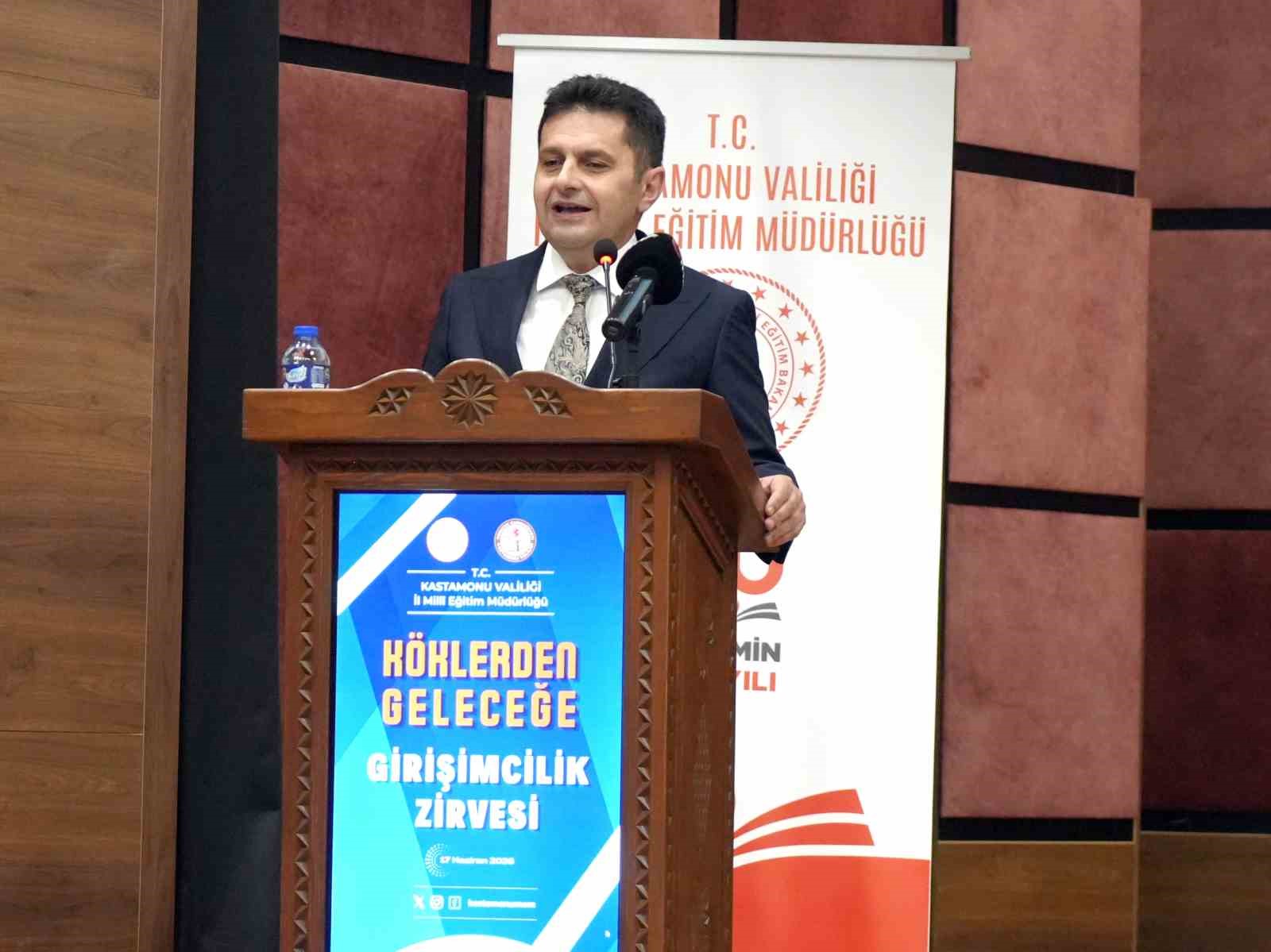 milli egitim bakan yardimcisi macit dunyada her sinifinda internet bulunan her sinifinda akilli tahta CVEME4K8