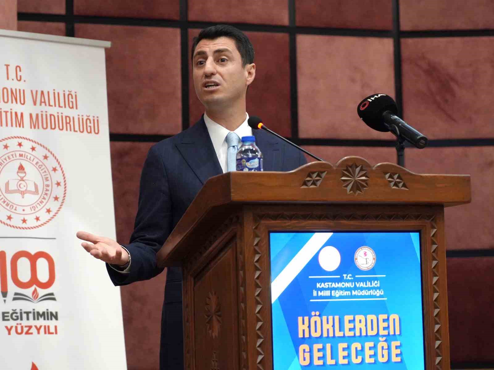 milli egitim bakan yardimcisi macit dunyada her sinifinda internet bulunan her sinifinda akilli tahta IM6JF6lh