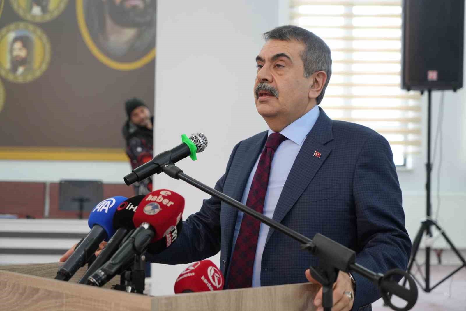 milli egitim bakani prof dr yusuf tekin erzurumda cemevini ziyaret etti 4 KQ2KzsEc