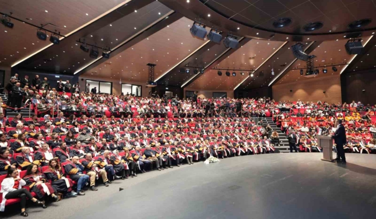 milli-egitim-bakani-tekin-22-yil-once-76-olan-universite-sayimizi-bugun-208lere-ulastirdik-FefbDf2M.jpg