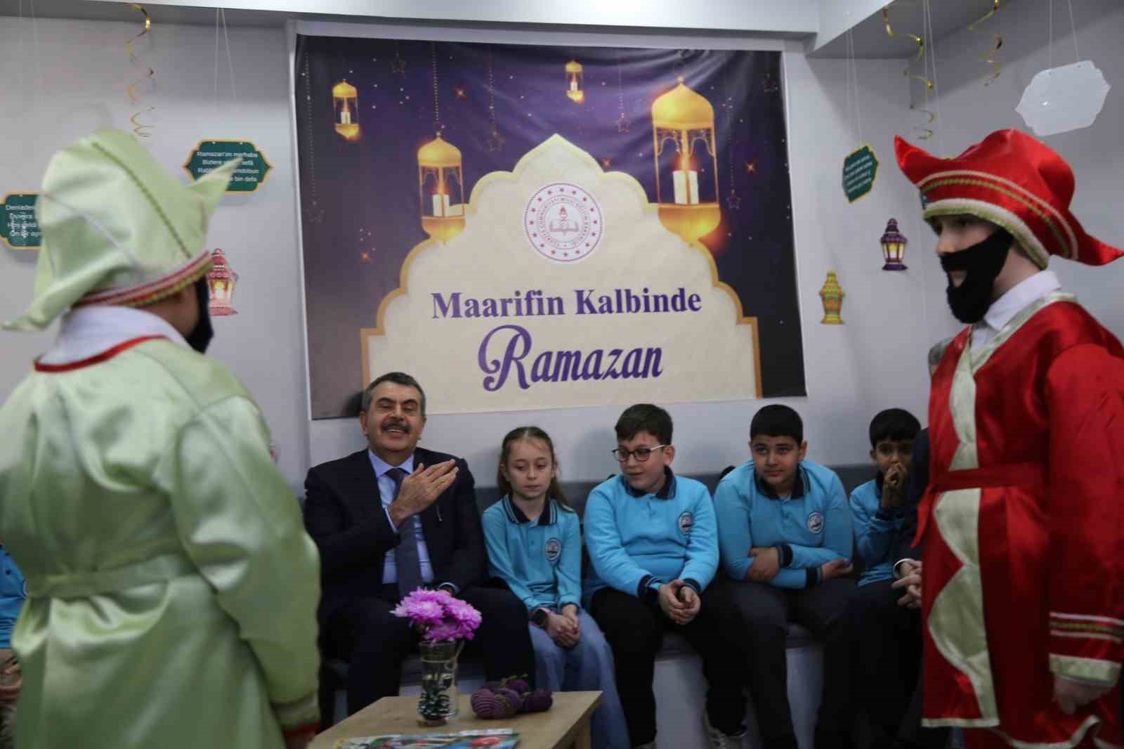 milli egitim bakani tekin artvinde ogrencilerle bir araya geldi 10 6Kpi4gjX