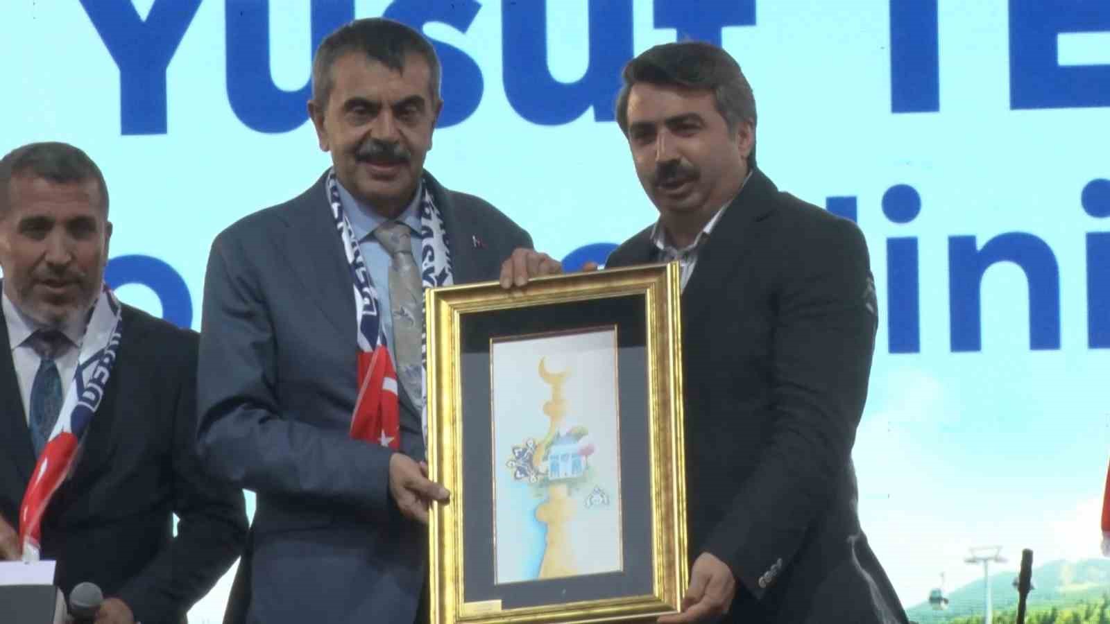 milli egitim bakani tekin bursada buyuk erzurum yayla senligine katildi 5 krSsKraO