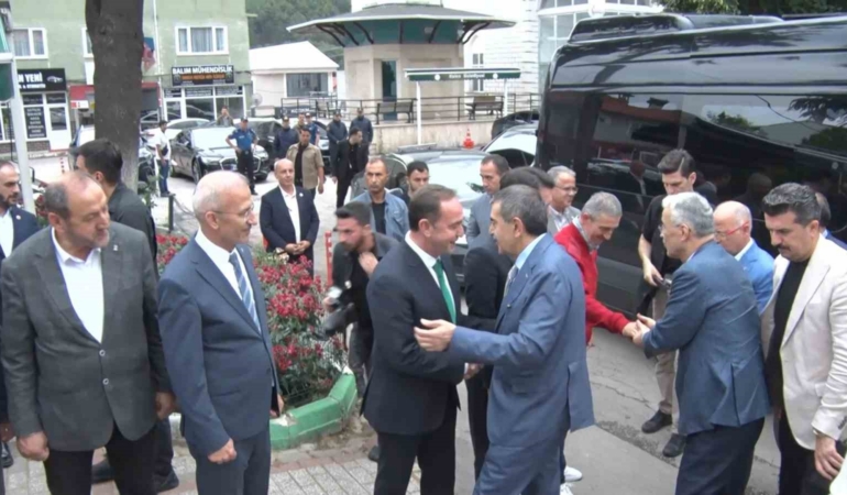 milli-egitim-bakani-tekin-bursada-buyuk-erzurum-yayla-senligine-katildi-VeStAQHF.jpg