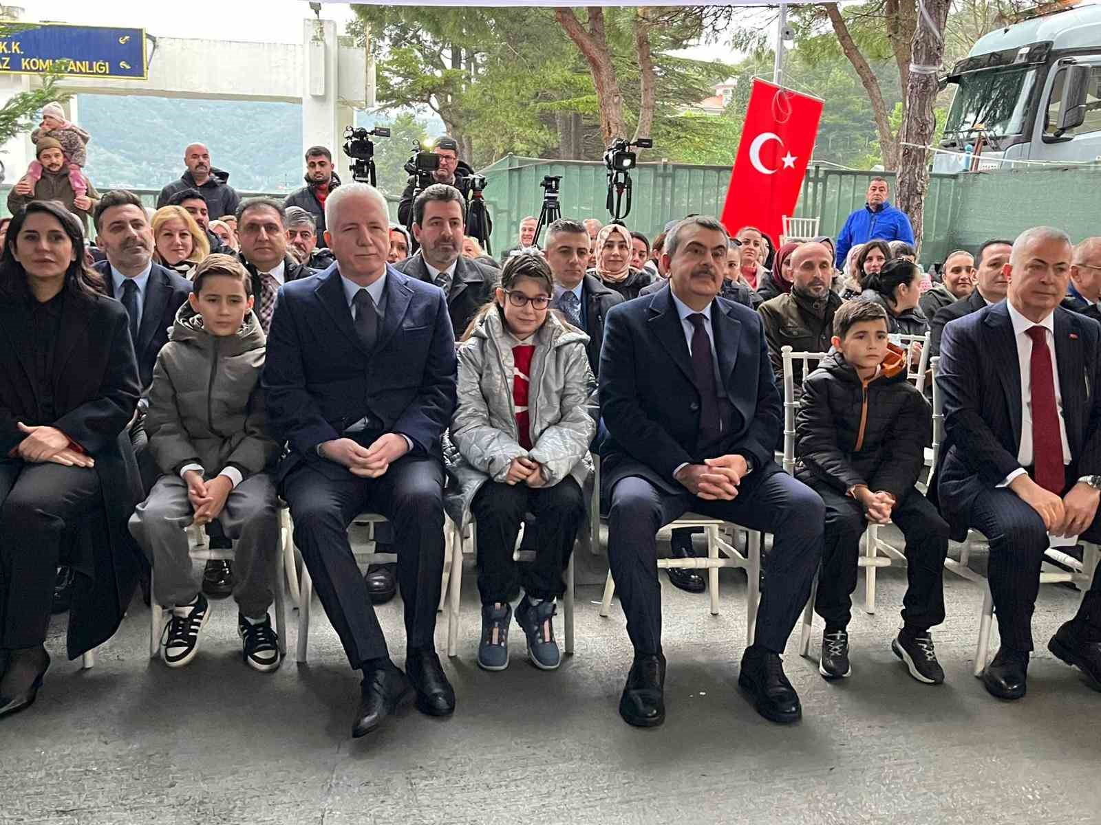 milli egitim bakani tekin cumhurbaskanimizin liderliginde egitim ogretim sureclerine cok yogun bir bicimde katki verdik 5XRCXvyz