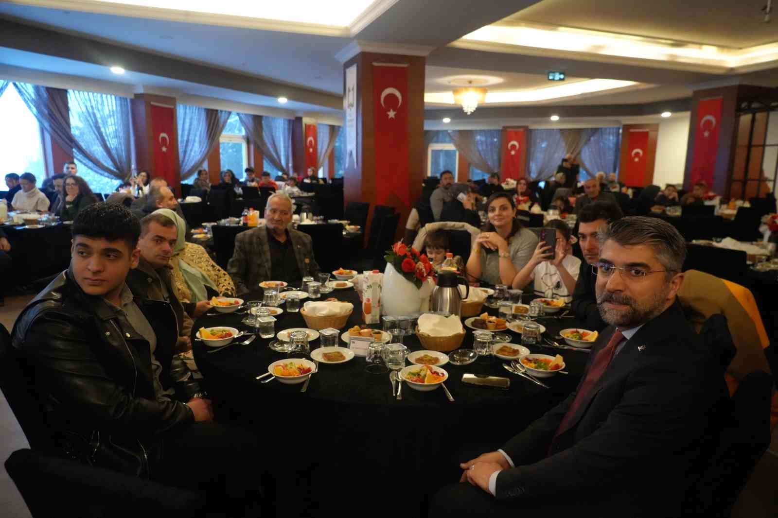 milli egitim bakani tekin erzurumda sehit aileleri ve gazilerle bulustu ilk iftarini ogrencilerle acti POE5vDyb
