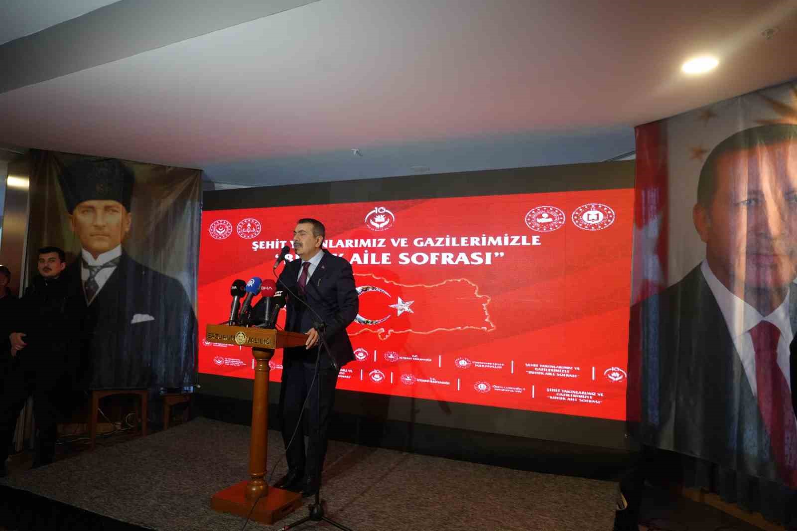 milli egitim bakani tekin erzurumda sehit aileleri ve gazilerle bulustu ilk iftarini ogrencilerle acti jltnCDK4