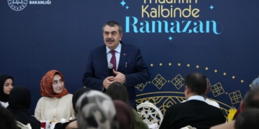 milli-egitim-bakani-tekin-erzurumda-sehit-aileleri-ve-gazilerle-bulustu-ilk-iftarini-ogrencilerle-acti-yu1qpAwL.jpg