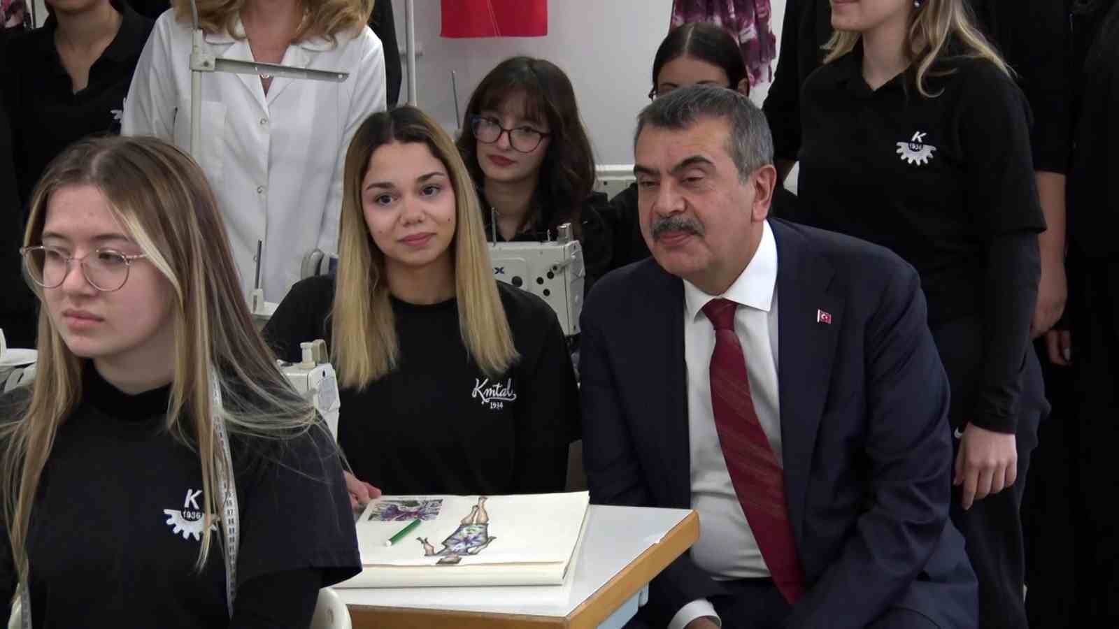 Milli Eğitim Bakanı Tekin: "Karar alma mekanizmalarımızı sağlıklı, demokratik, özgürlükçü bir perspektifle yürütmeye çalışıyoruz" 5 milli egitim bakani tekin karar alma mekanizmalarimizi saglikli demokratik ozgurlukcu bir perspektifle yurutmeye calisiyoruz BSi2ZXZC