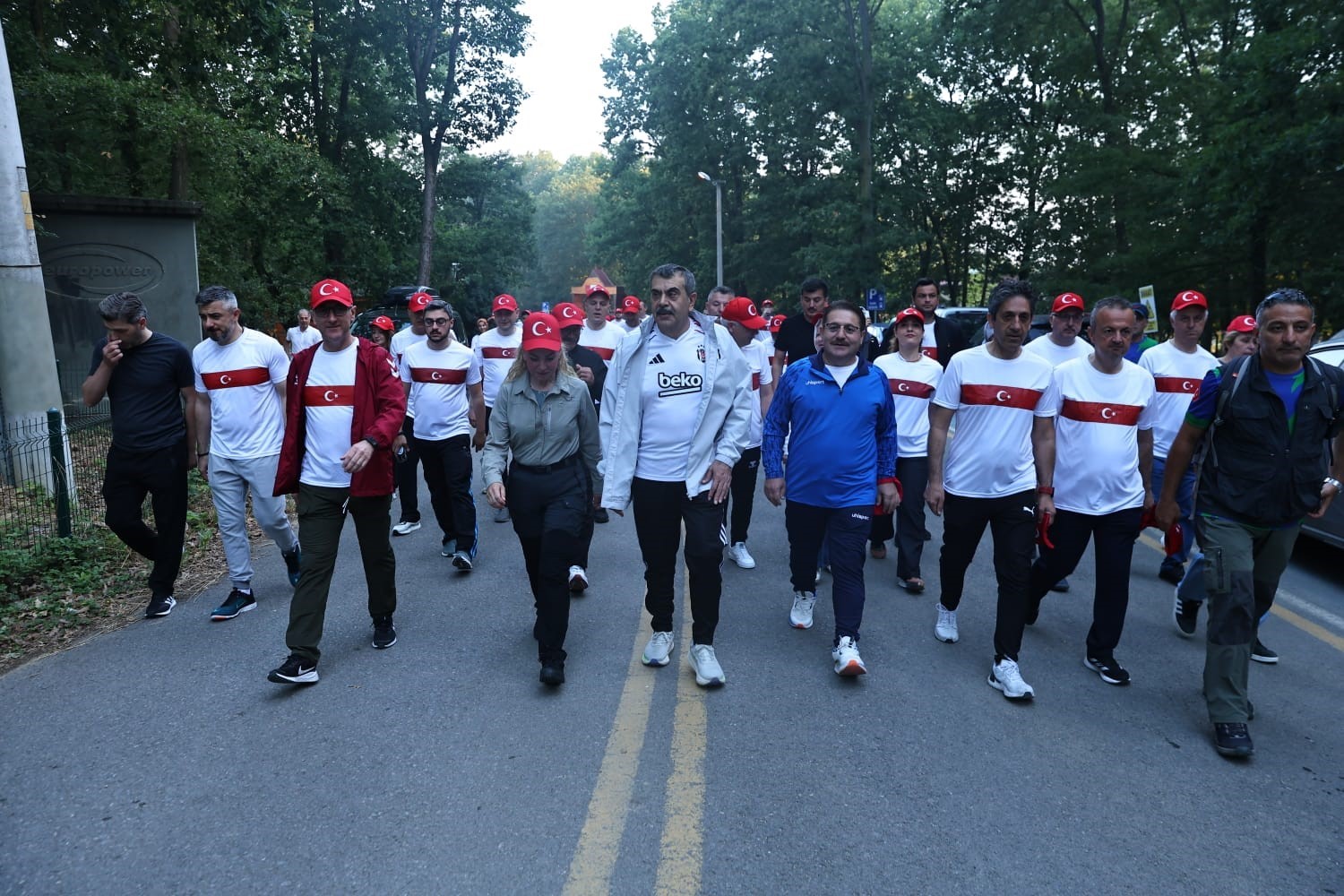 milli egitim bakani tekin sakaryada huzur ve kardeslik yuruyusune katildi 1 qX2BTgt1
