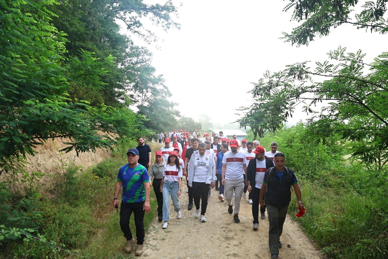 milli egitim bakani tekin sakaryada huzur ve kardeslik yuruyusune katildi 2 9FDlZfaG