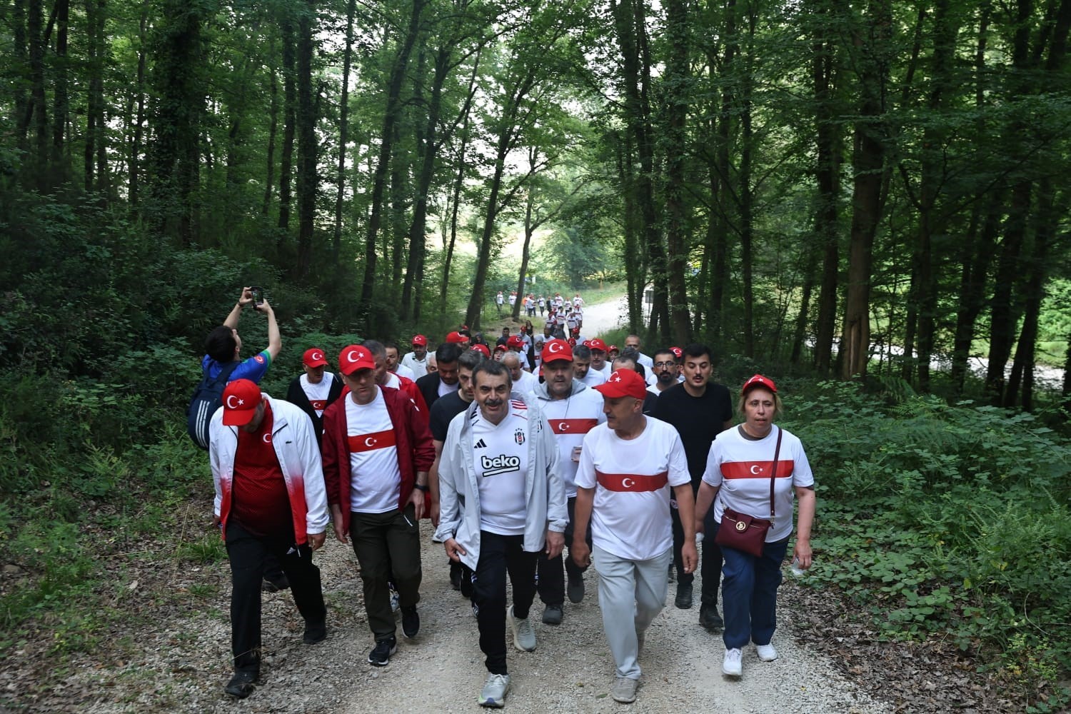 milli egitim bakani tekin sakaryada huzur ve kardeslik yuruyusune katildi 3 LrKAkH1J
