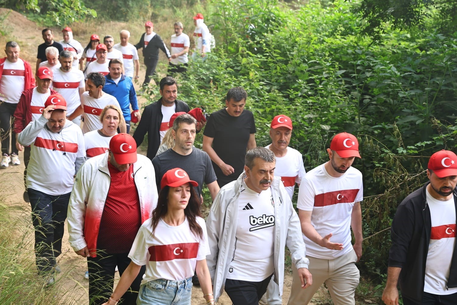 milli egitim bakani tekin sakaryada huzur ve kardeslik yuruyusune katildi 4 HtgTPdiV
