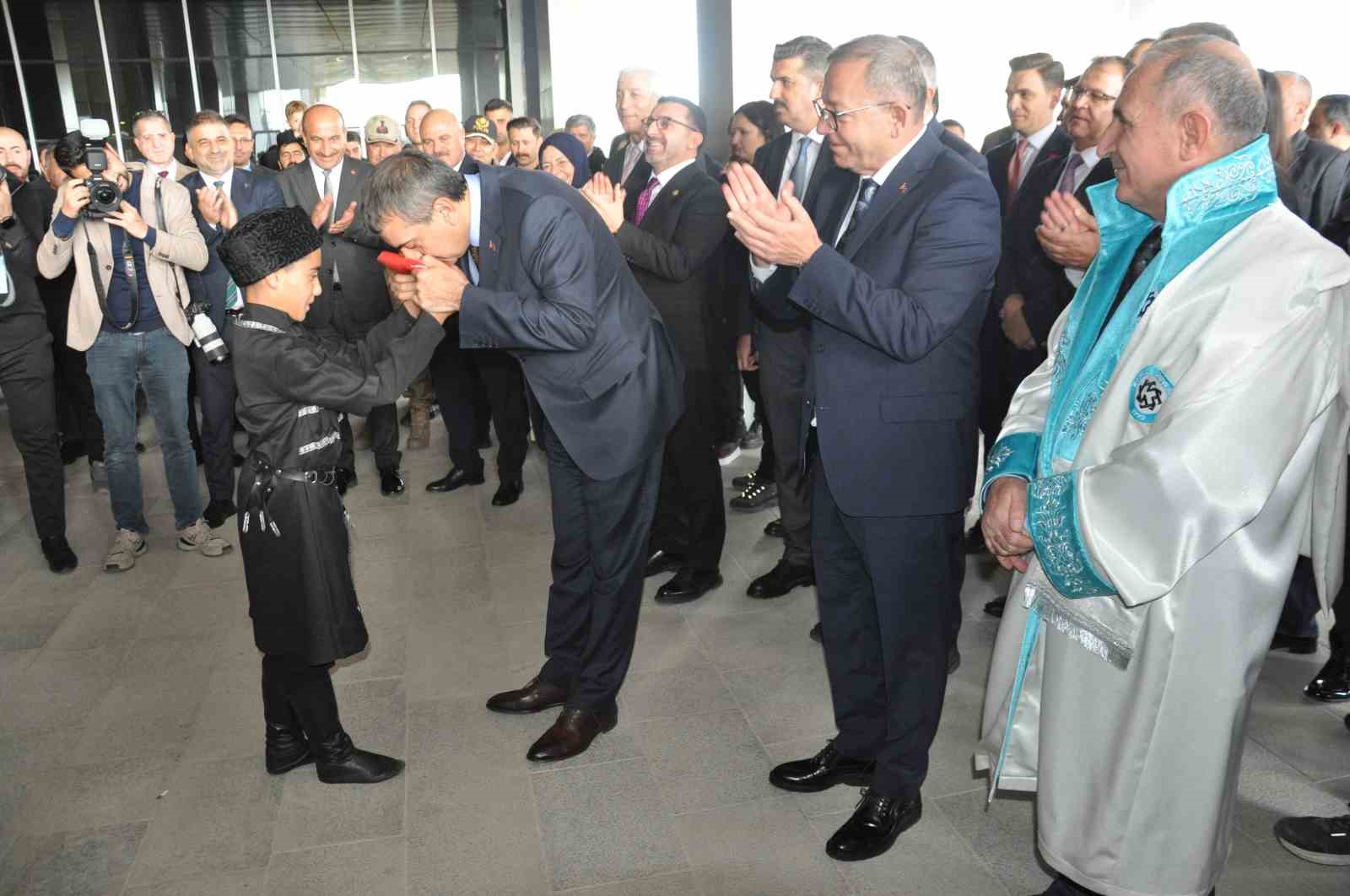 Milli Eğitim Bakanı Tekin: "Terörsüz Türkiye sürecine sahip çıkmak, en çok da bu ülkenin entelektüellerinin, akademisyenlerinin görevi" 8 milli egitim bakani tekin terorsuz turkiye surecine sahip cikmak en cok da bu ulkenin 3BuXHmb2