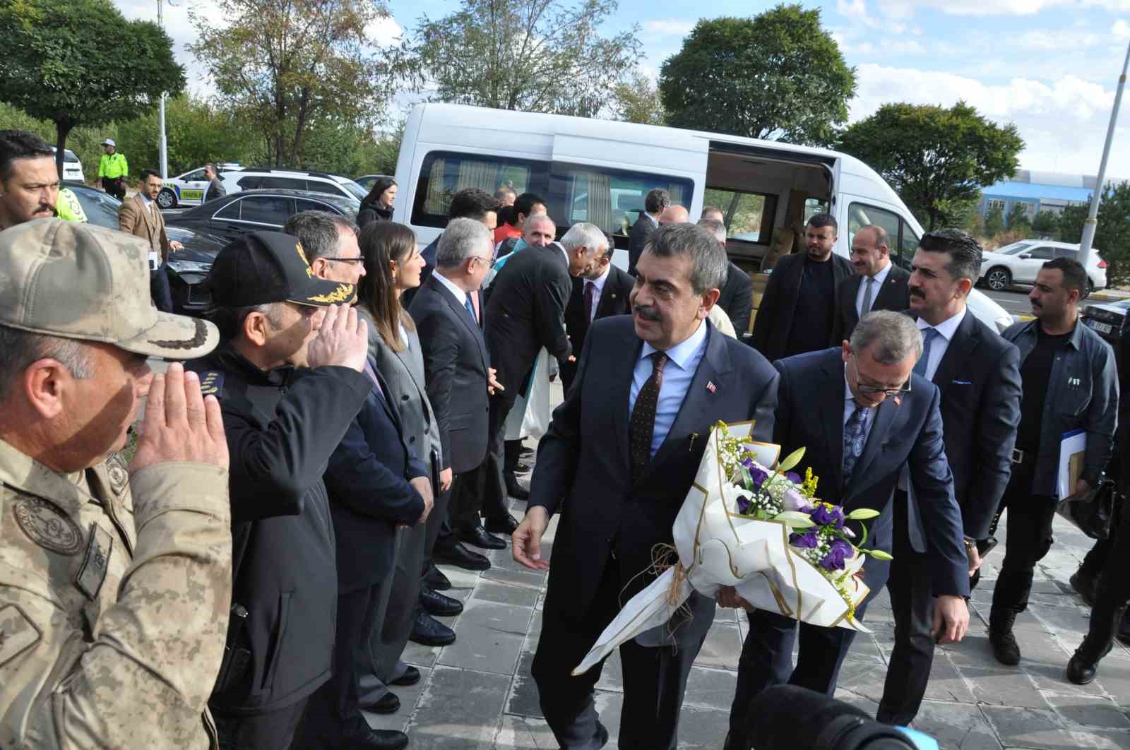 Milli Eğitim Bakanı Tekin: "Terörsüz Türkiye sürecine sahip çıkmak, en çok da bu ülkenin entelektüellerinin, akademisyenlerinin görevi" 5 milli egitim bakani tekin terorsuz turkiye surecine sahip cikmak en cok da bu ulkenin