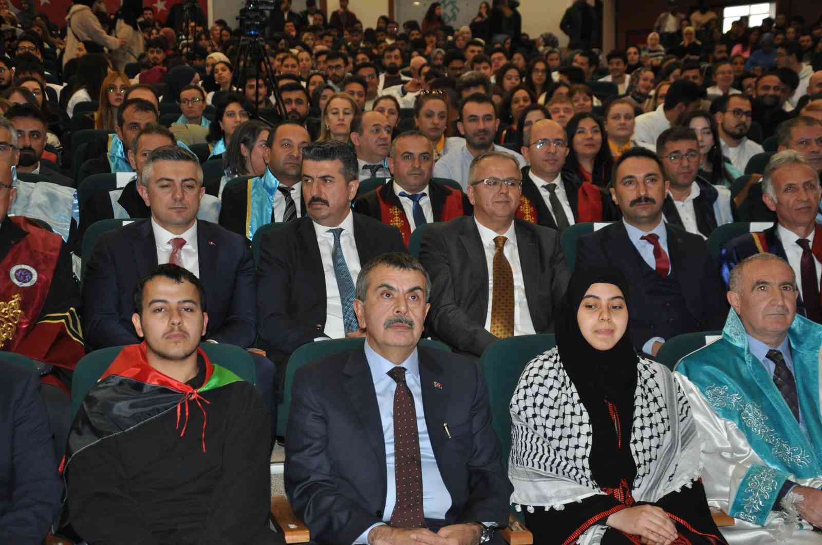 Milli Eğitim Bakanı Tekin: "Terörsüz Türkiye sürecine sahip çıkmak, en çok da bu ülkenin entelektüellerinin, akademisyenlerinin görevi" 10 milli egitim bakani tekin terorsuz turkiye surecine sahip cikmak en cok da bu ulkenin E1RtPOfs
