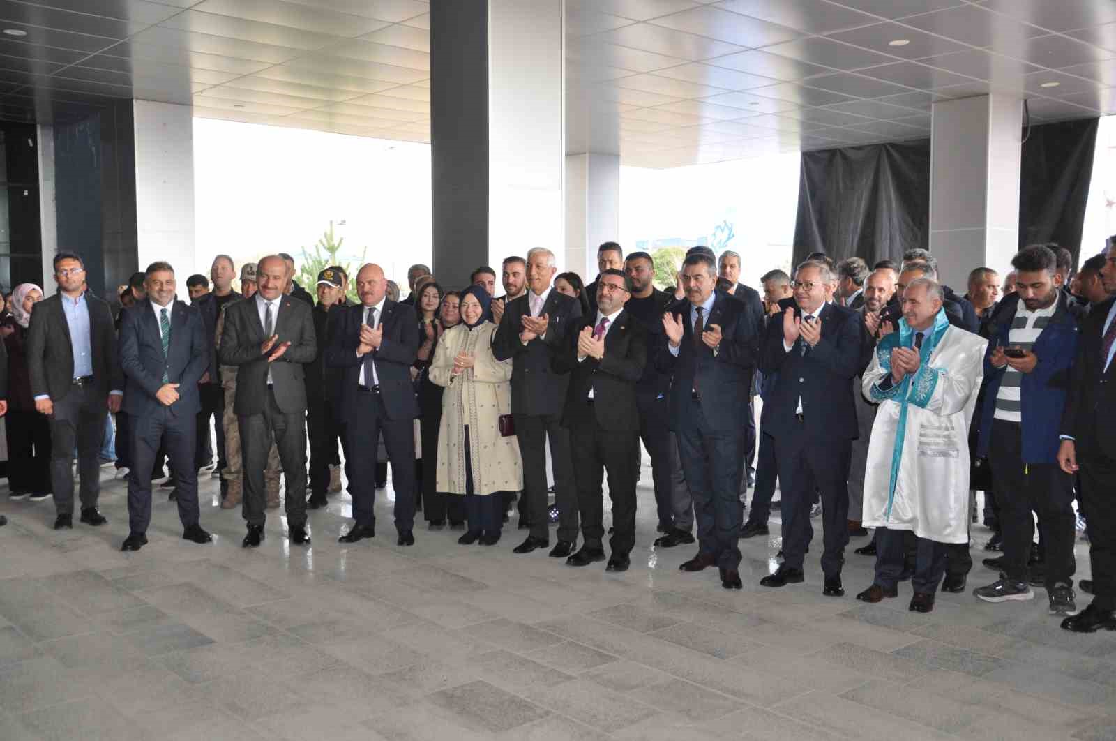 Milli Eğitim Bakanı Tekin: "Terörsüz Türkiye sürecine sahip çıkmak, en çok da bu ülkenin entelektüellerinin, akademisyenlerinin görevi" 6 milli egitim bakani tekin terorsuz turkiye surecine sahip cikmak en cok da bu ulkenin jGXlqTKO