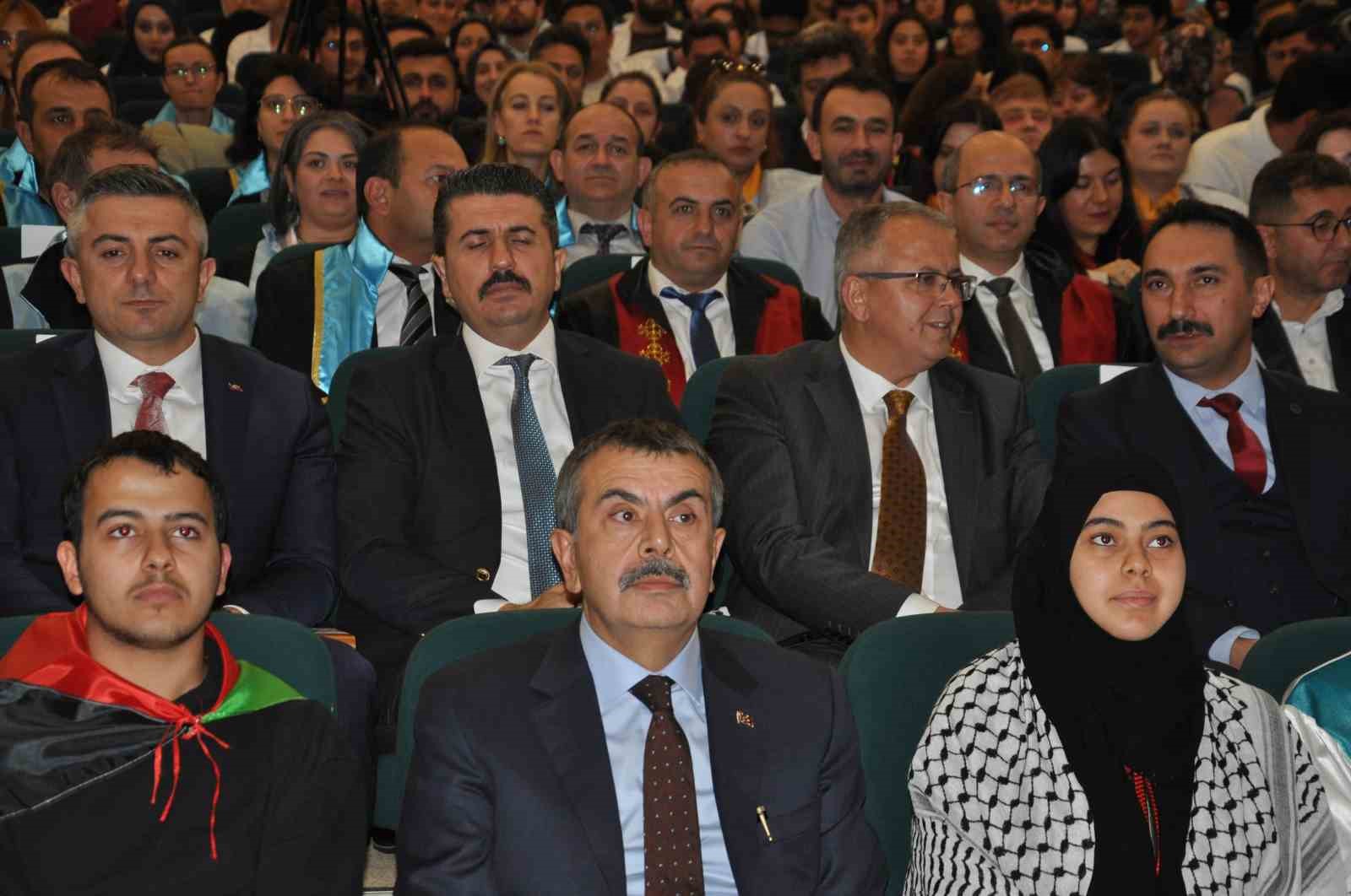 Milli Eğitim Bakanı Tekin: "Terörsüz Türkiye sürecine sahip çıkmak, en çok da bu ülkenin entelektüellerinin, akademisyenlerinin görevi" 9 milli egitim bakani tekin terorsuz turkiye surecine sahip cikmak en cok da bu ulkenin nMZzTsn6