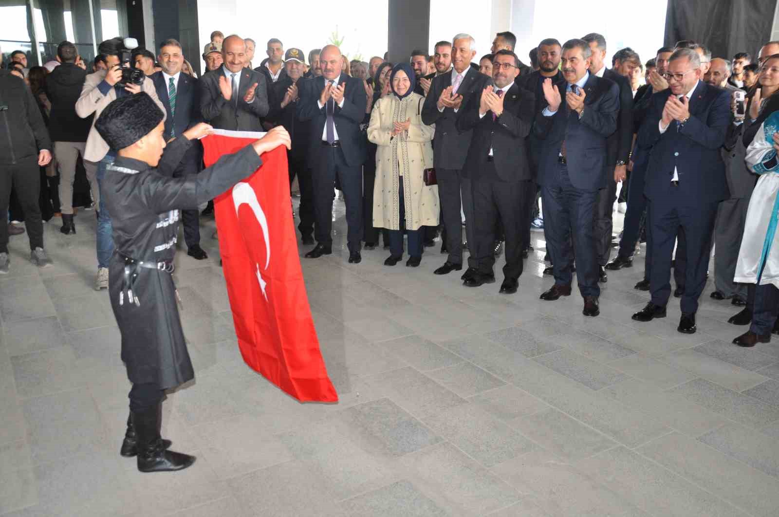 Milli Eğitim Bakanı Tekin: "Terörsüz Türkiye sürecine sahip çıkmak, en çok da bu ülkenin entelektüellerinin, akademisyenlerinin görevi" 7 milli egitim bakani tekin terorsuz turkiye surecine sahip cikmak en cok da bu ulkenin vFpfLiCa