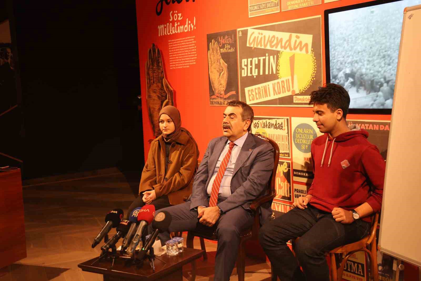 milli egitim bakani tekinden aydinda demokrasi ve nsan dersi 0 XXREPfuZ