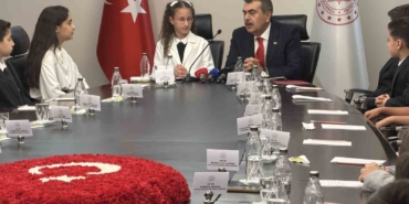 milli-egitim-bakanliginda-23-nisanda-anlamli-devir-teslim-tP2cAXtI.jpg