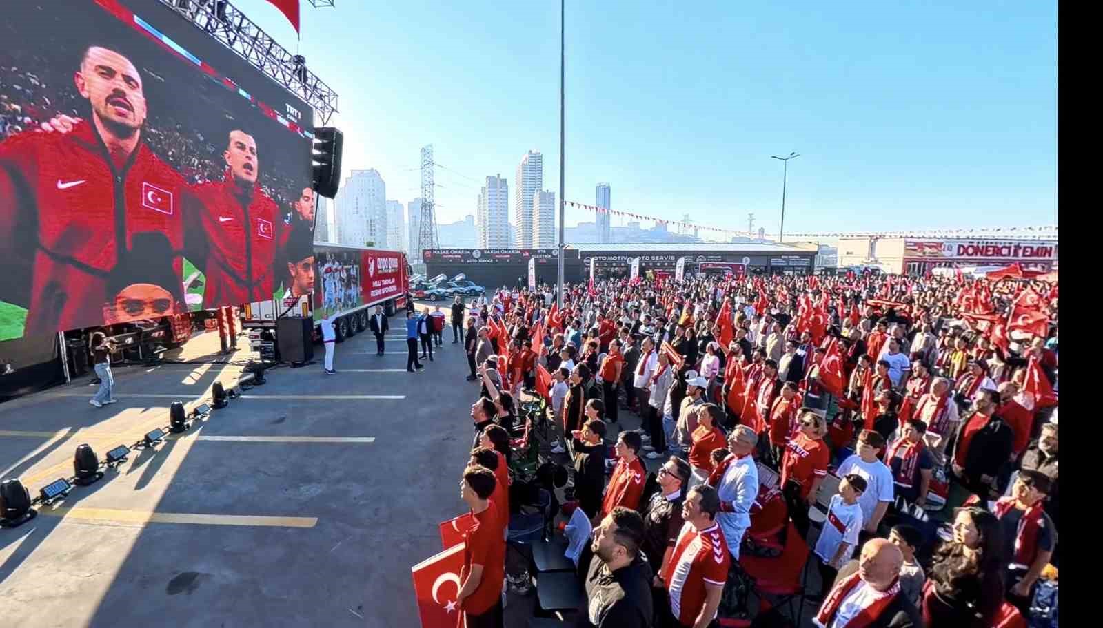 Milli heyecan uyku uyutmadı: Binlerce vatandaş sabahın ilk ışıklarında alanlara akın etti 6 milli heyecan uyku uyutmadi binlerce vatandas sabahin ilk isiklarinda alanlara akin etti 2 CsQViUjX