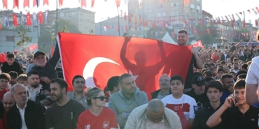 milli-mac-heyecani-bagcilar-meydaninda-yasandi-jmSUIKMW.jpg