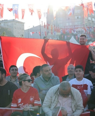 milli-mac-heyecani-bagcilar-meydaninda-yasandi-jmSUIKMW.jpg