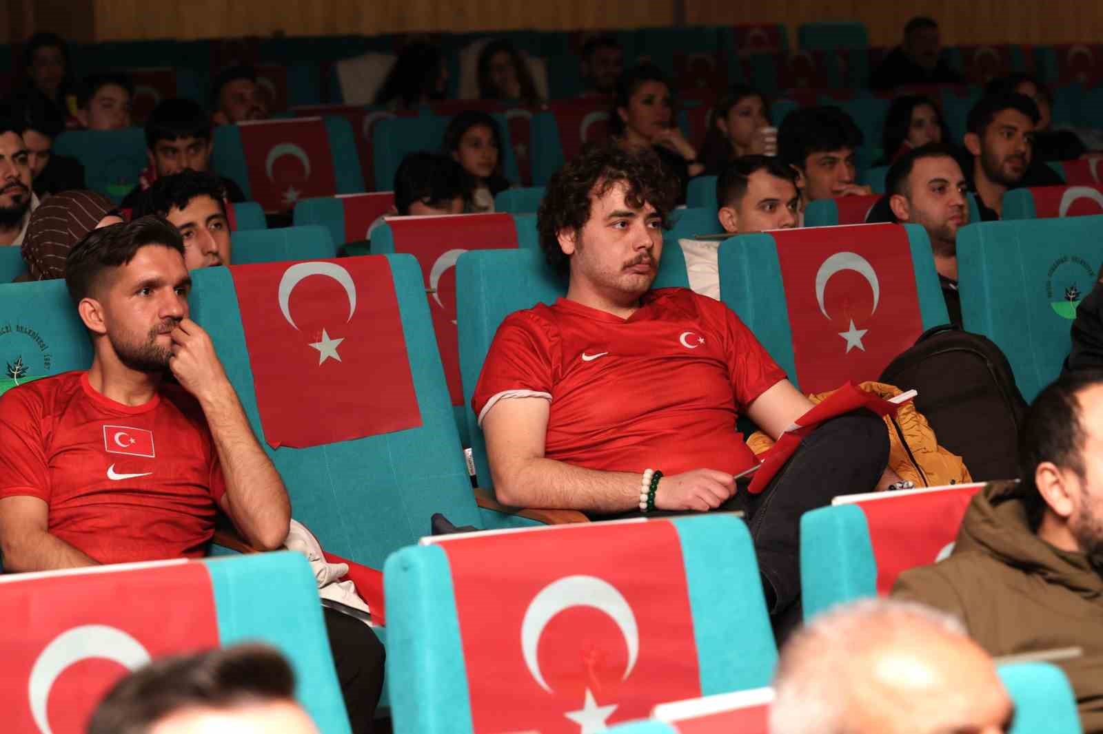 milli mac heyecani osmangazide dev ekranda yasandi 4
