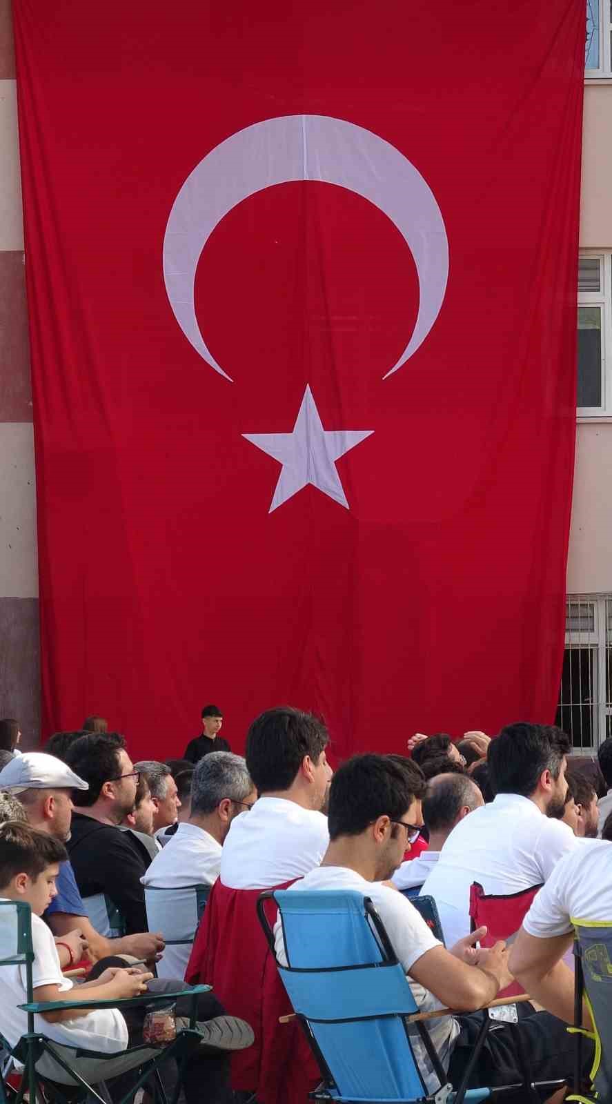 milli mac heyecanini ihl bahcesinde dev ekranda izlediler 11 hrk4XIVe