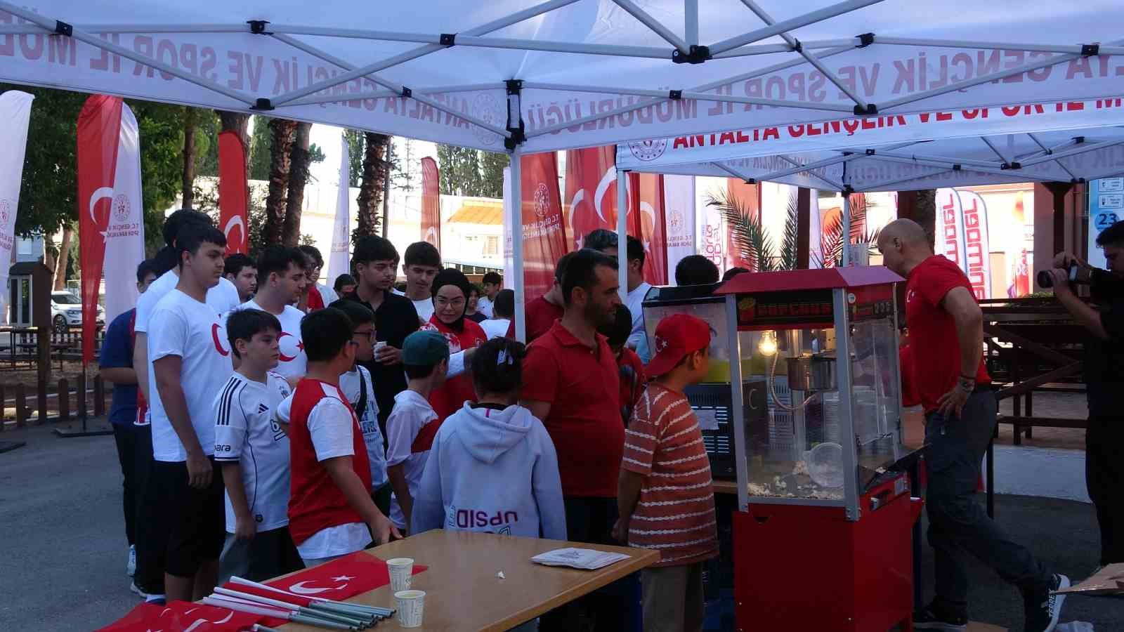 milli mac heyecanini ihl bahcesinde dev ekranda izlediler 4 v6kTCvOV