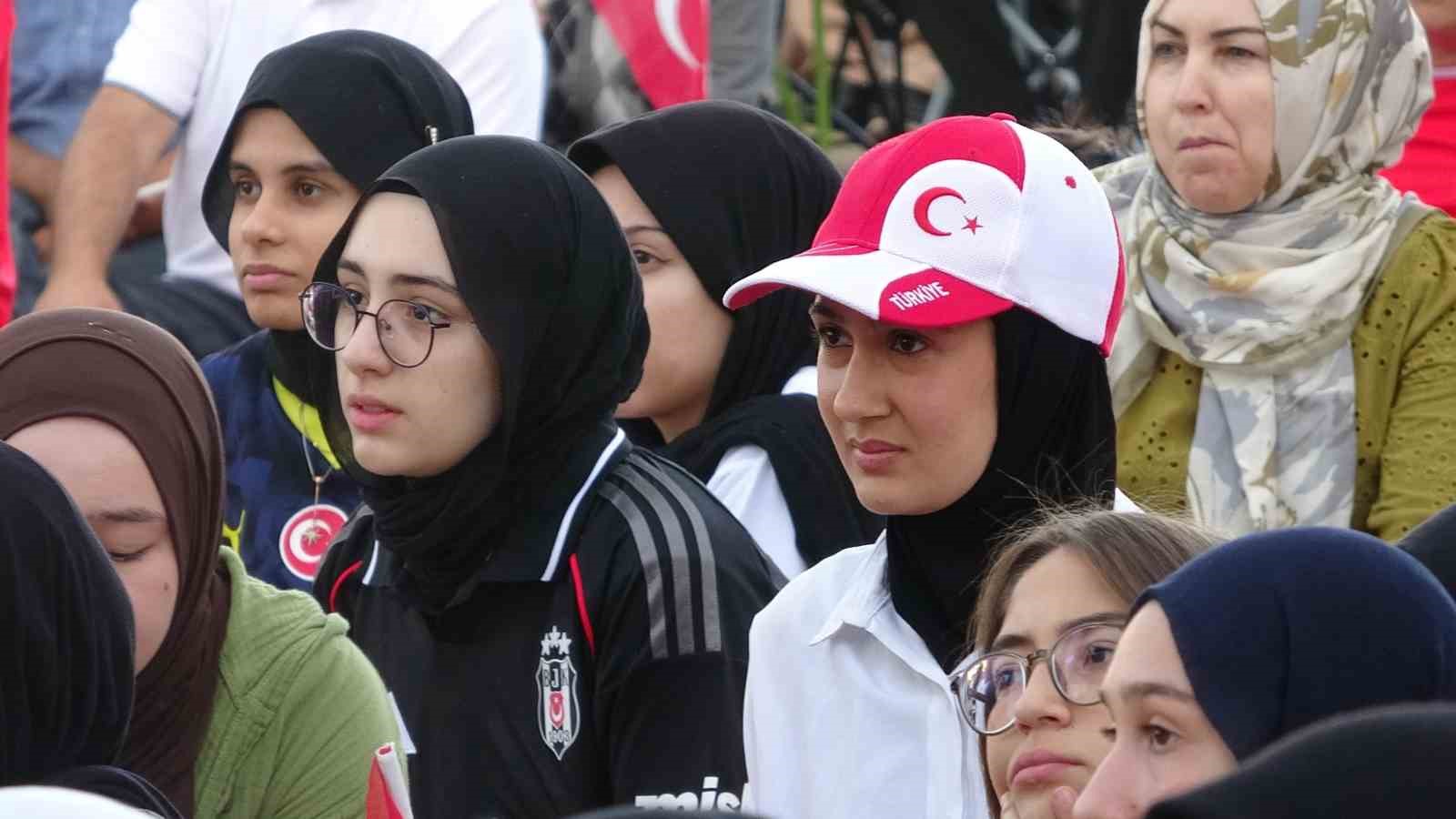 milli mac heyecanini ihl bahcesinde dev ekranda izlediler 6 LiUDiLIp
