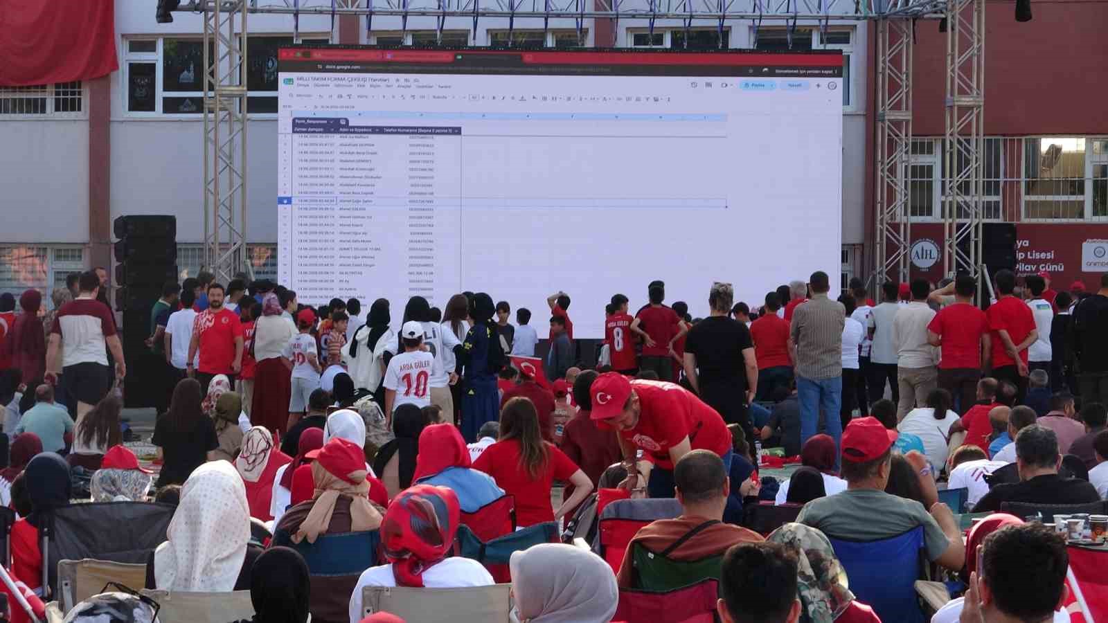 milli mac heyecanini ihl bahcesinde dev ekranda izlediler 8 lFUEkQcR