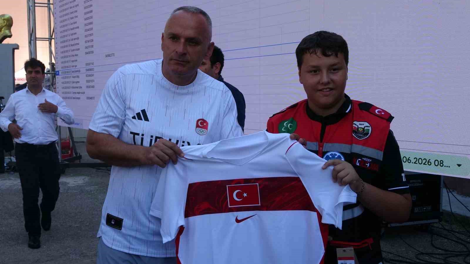 milli mac heyecanini ihl bahcesinde dev ekranda izlediler 9 aC2m1aQz