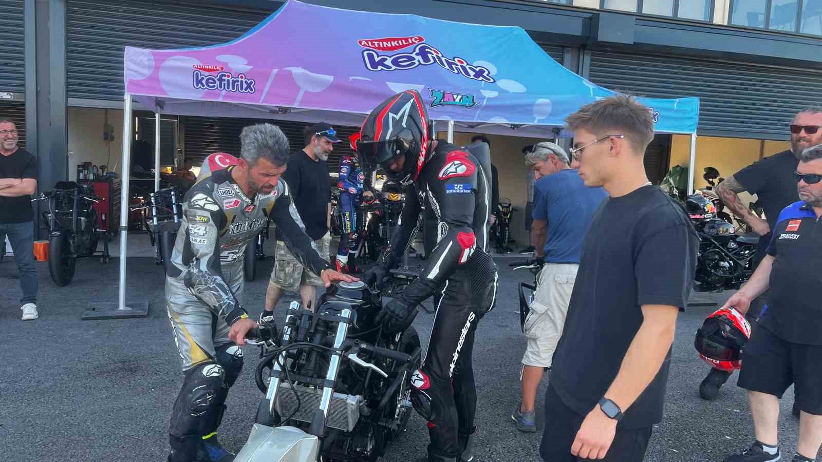 milli motosikletciler ve oyuncu kivanc tatlitug kocaelide piste cikti 0 zu5rgz8q