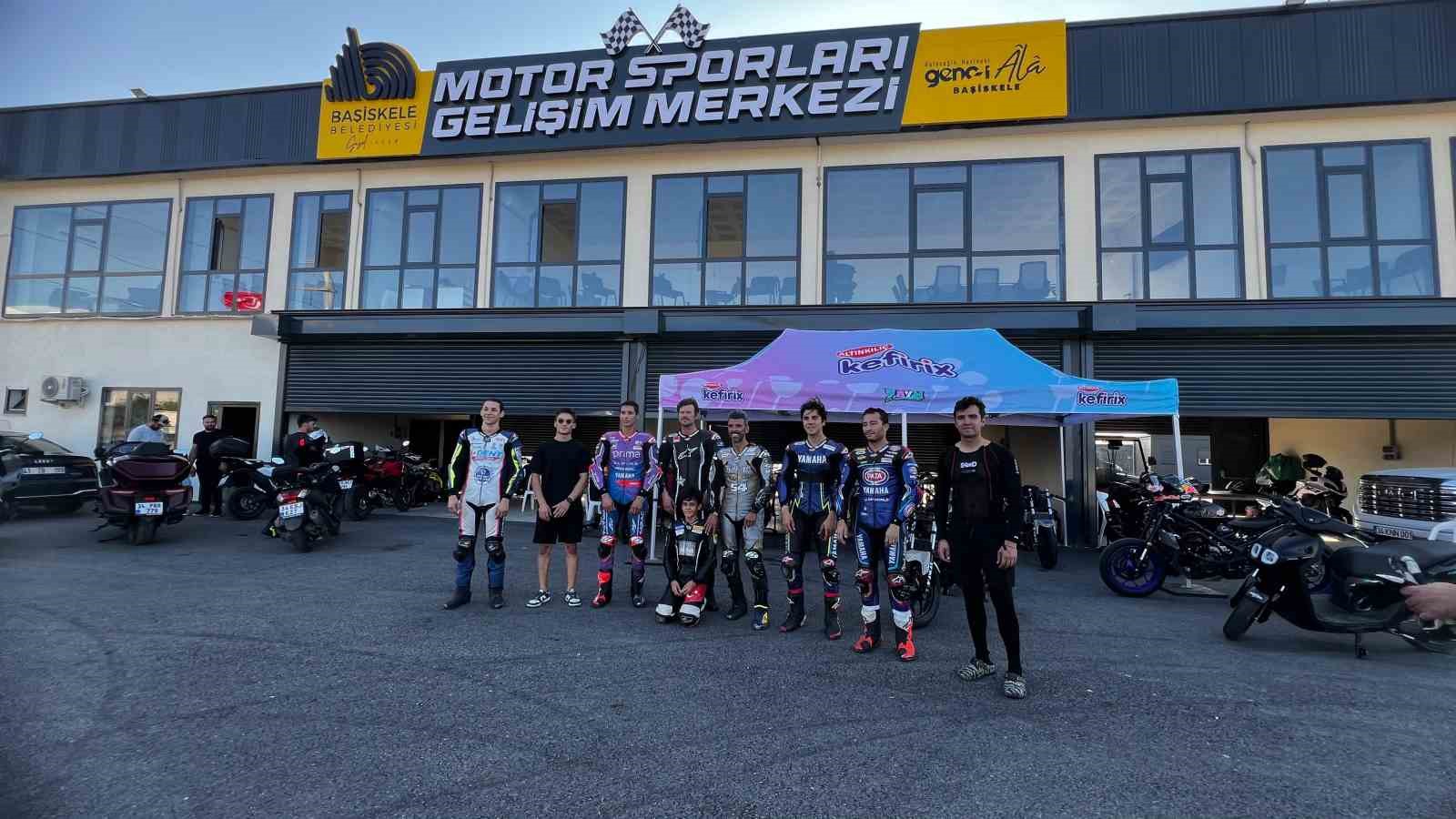 milli motosikletciler ve oyuncu kivanc tatlitug kocaelide piste cikti 2 iKmMOPd5